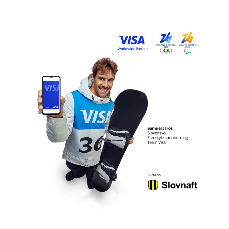  Samuel Jaroš holding phone with visa card on screen